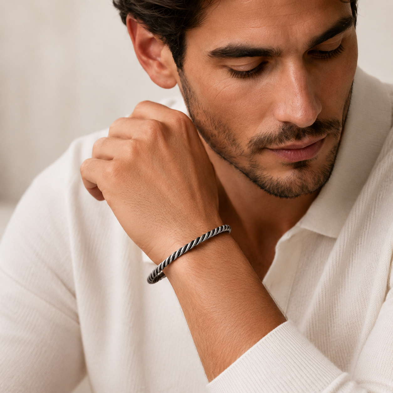 Minimal bracelets designed with clean details, natural tones, and everyday comfort. Perfect for daily wear, casual styling, vacations, and gifting.